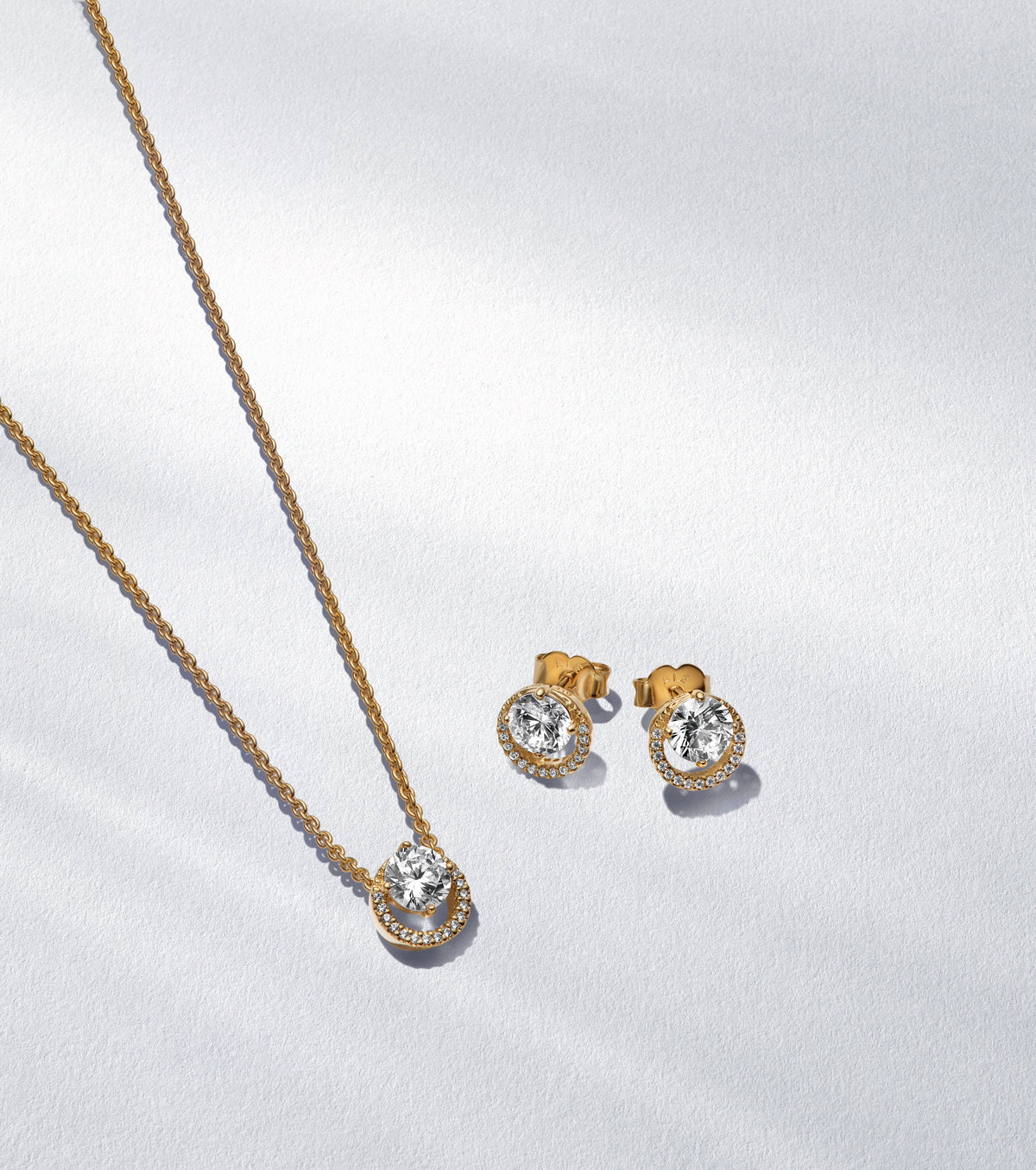 Pandora Round Halo 14K Gold-Plated Necklace & Earring Gift Set
